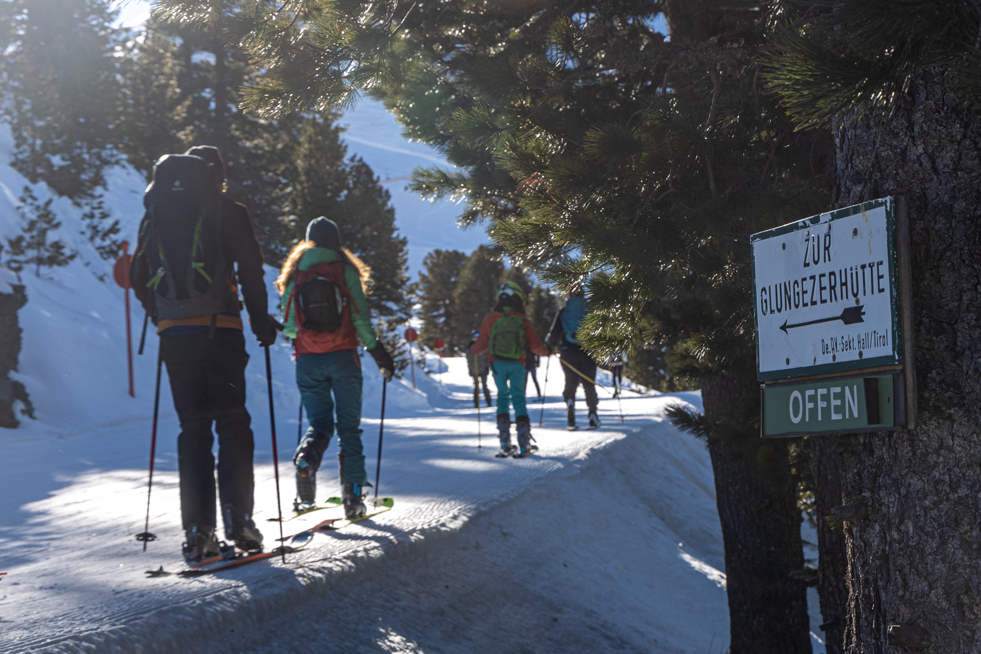 Von der Tulfeinalm gehts entlang der Skipiste aufwärts